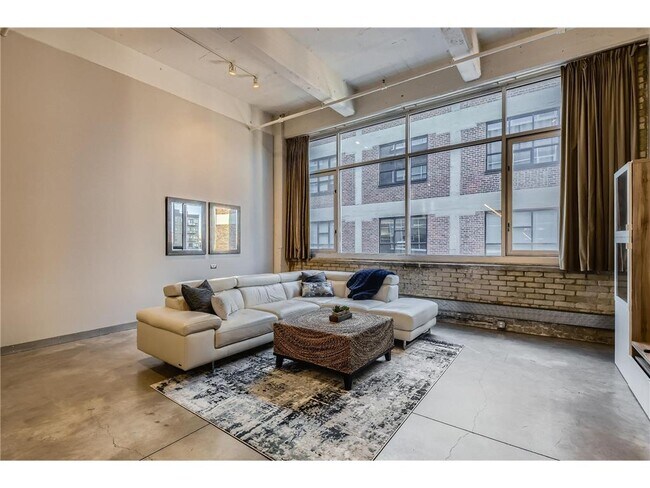 Building Photo - 700 N Washington Ave