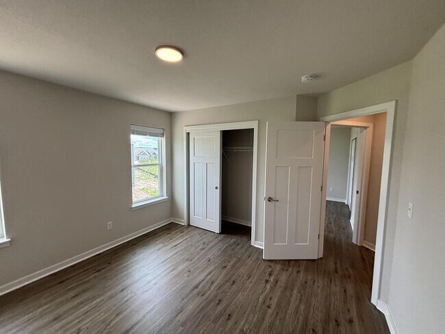 Building Photo - 670 Lambert Dr