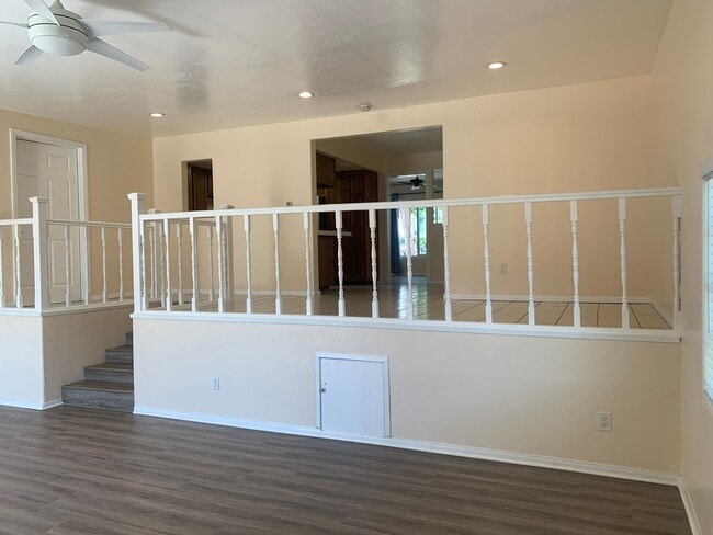 Building Photo - 489 El Monte Rd