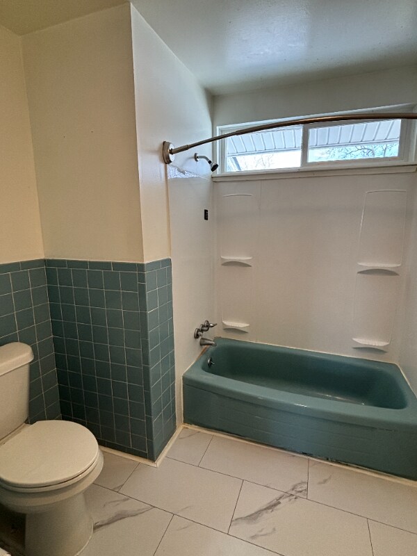 Building Photo - 156 Summit View Ct