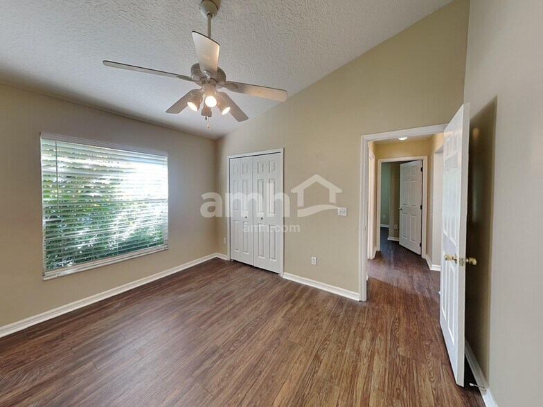 Building Photo - 321 Sterling Lake Dr