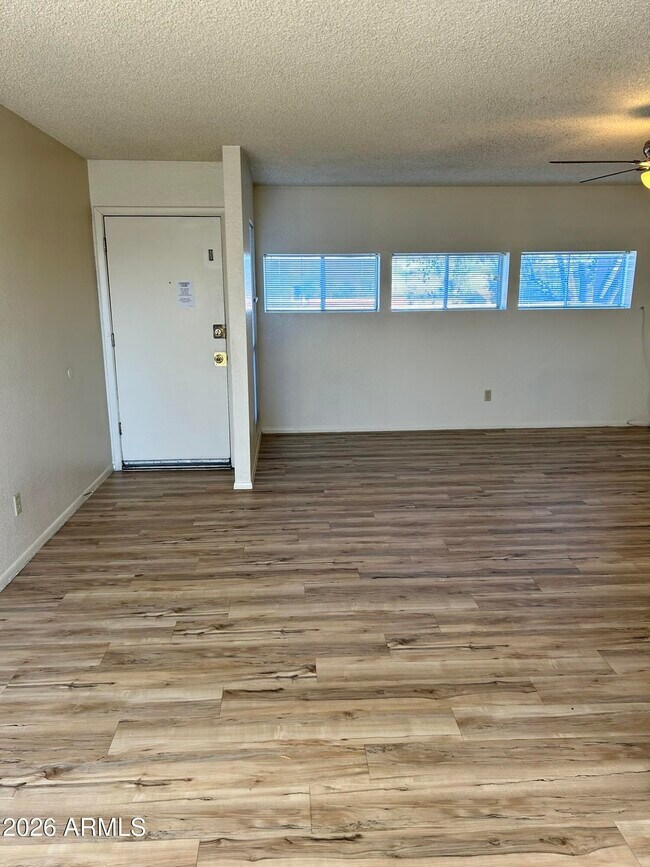 Building Photo - 2652 E Oakleaf Dr