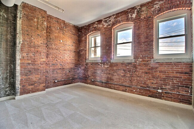 Building Photo - 2220 Superior Via