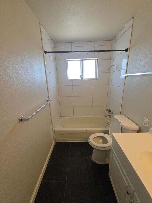 Building Photo - 3564 Sapphire Dr