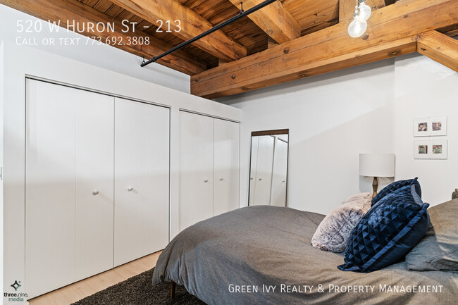 Building Photo - Gorgeous, River North, 1 Bed Loft with Pri...