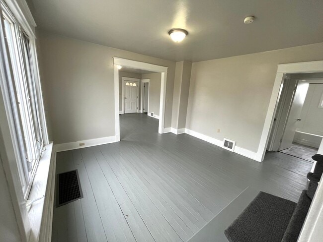 Building Photo - FIVE BEDROOM HOUSE !!. Just a four-minute commute away from PENN STATE BEHREND.