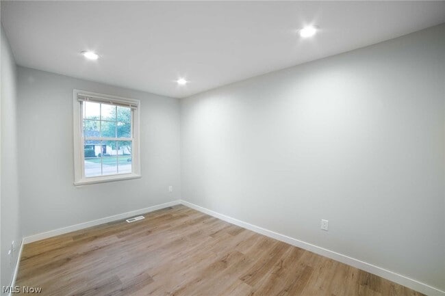 Building Photo - 348 Silver Meadows Blvd