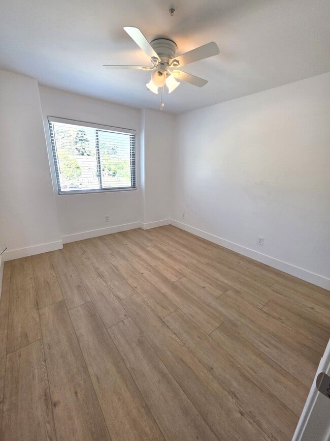 Building Photo - Gorgeous Entertainers Dream Home