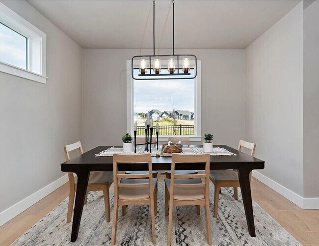 Building Photo - 4880 S Colusa Ave