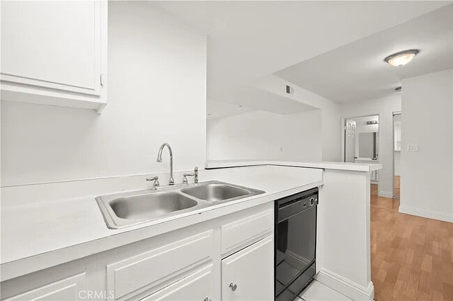 Building Photo - "Chic 1-Bed Retreat with Pool & Central Vacuum in Anaheim's Heart – 710 Sq Ft of Hardwood Elegance!"