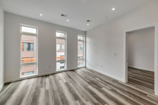 Building Photo - 2 Bedroom in Northern Liberties - Parking Available