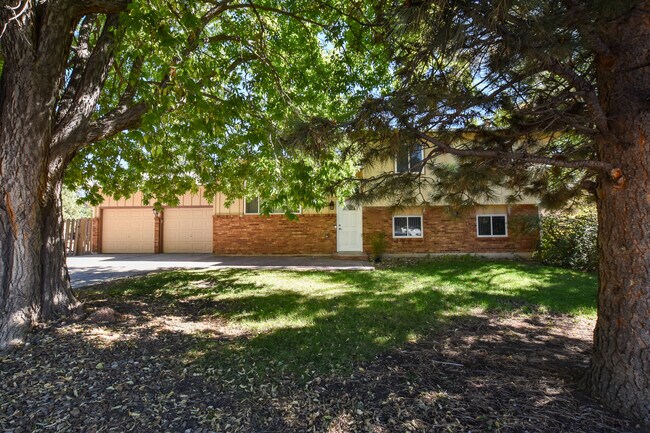 Building Photo - 4925 Hackamore Dr N