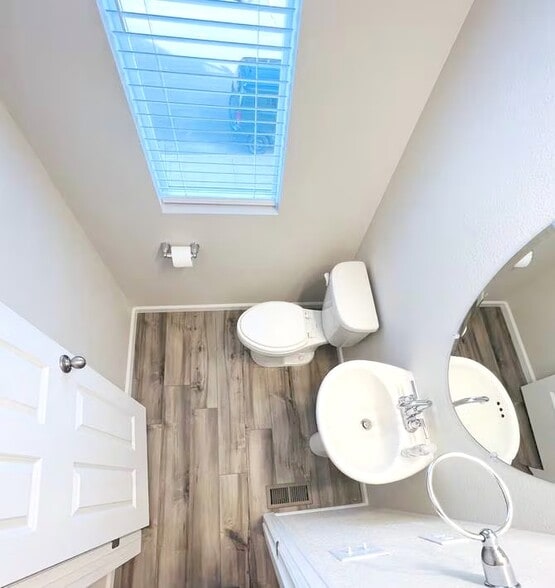 Guest bathroom - 13735 Del Corso Way
