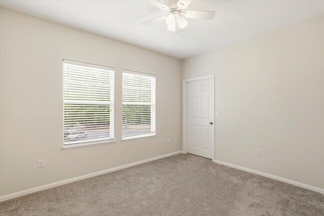 Building Photo - 2801 Chancellorsville Dr