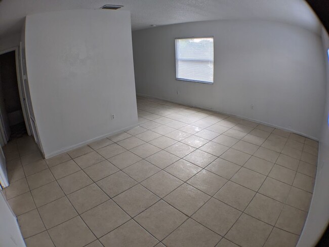 Building Photo - 3 Bedroom/2 Bath Apartment with the Water ...