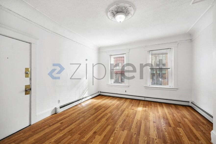 Building Photo - Unit