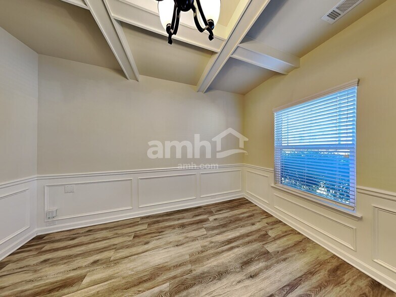 Building Photo - 80 Torero Trl