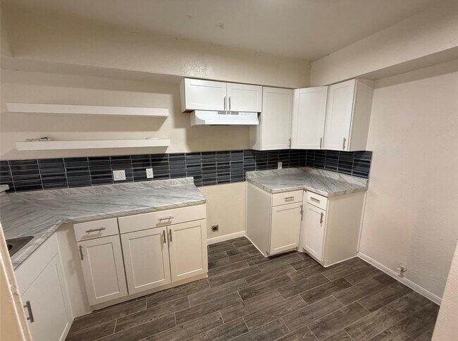 Building Photo - 12500 Sandpiper Dr