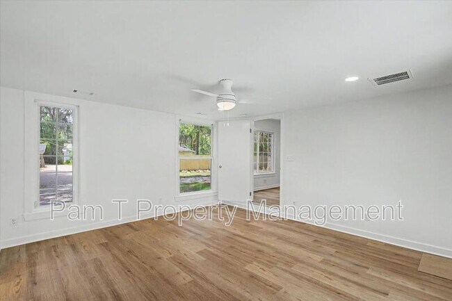 Building Photo - 106 Holcomb St