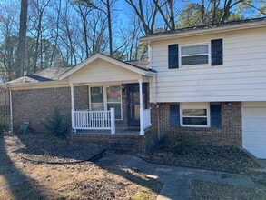 Building Photo - 12202 Greenleaf Dr SE