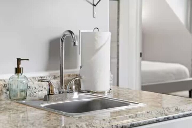 Building Photo - 206 E St