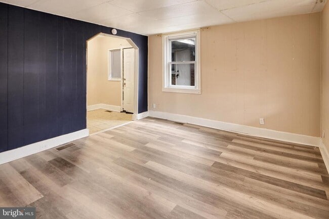 Building Photo - 204 W 35th St