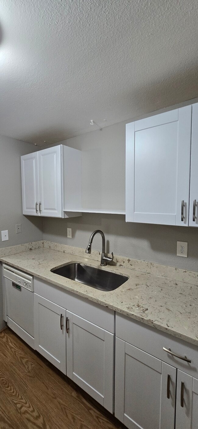 Building Photo - 9830 Southwest Lookout Terrace