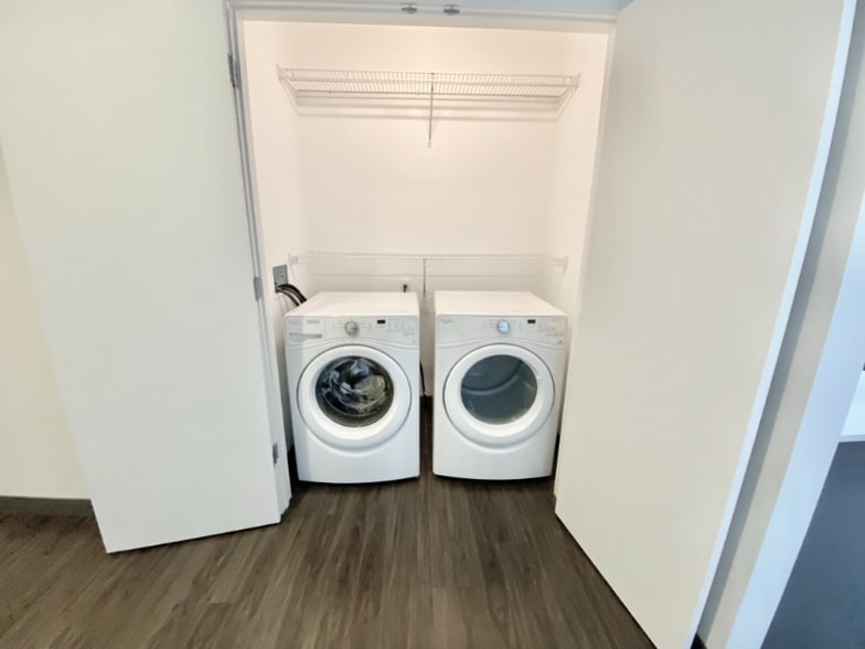 Building Photo - 200 N Wells St