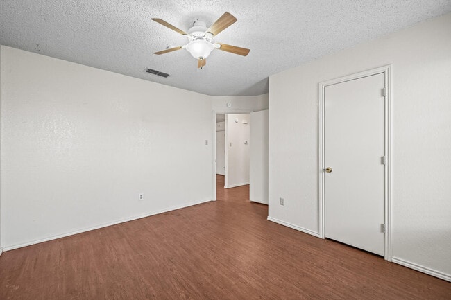 Building Photo - 2107 La Salle Ave