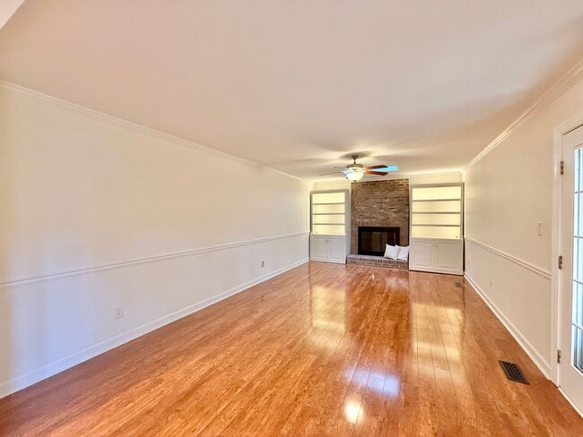 Building Photo - Recently Remodeled 4BD, 2.5BA North Raleig...