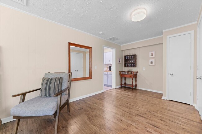 Building Photo - 3 Bedroom Furnished in Oldham County