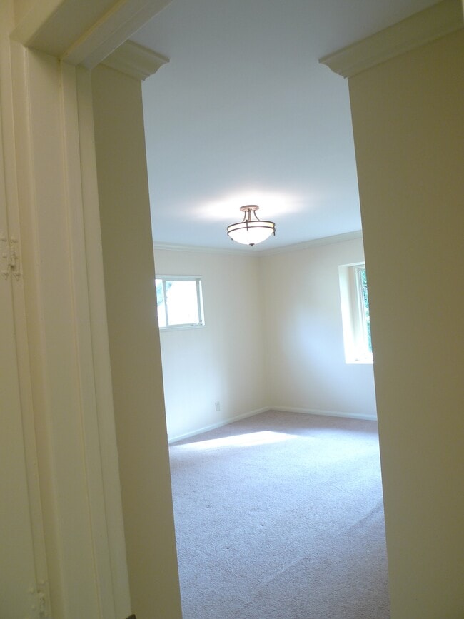 Building Photo - 2290 Canonita Dr