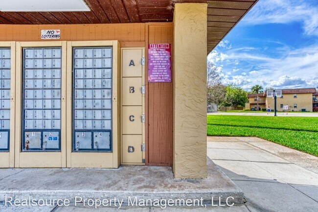 Building Photo - 40 Windtree Ln