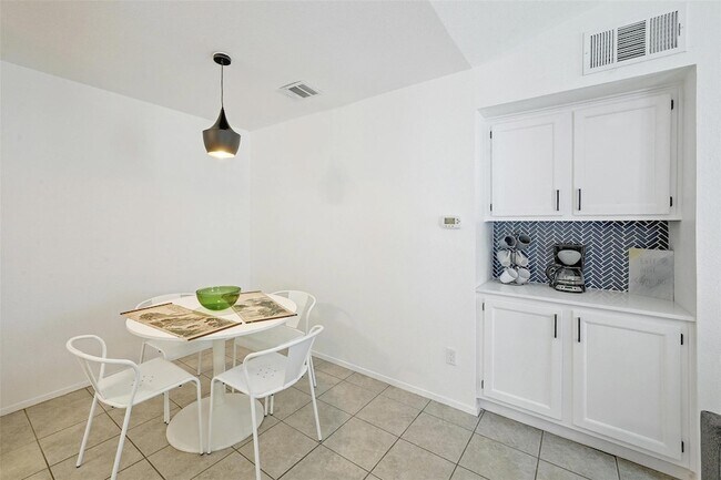 Building Photo - 3605 Leafield Dr