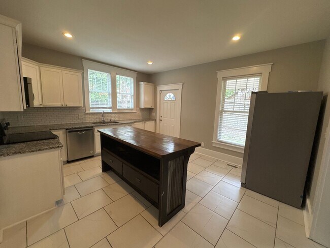 Building Photo - Renovated 3BR/2BA Home in Cleveland Park – Minutes to Downtown Nashville!