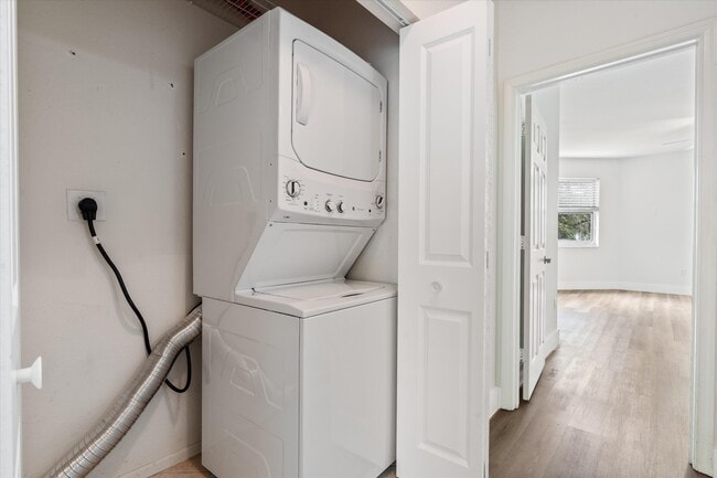 Building Photo - 2916 Deer Creek Country Club Blvd