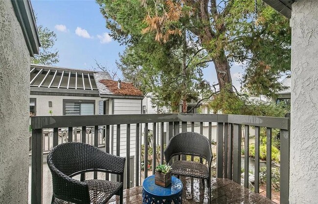 Building Photo - 2526 W MacArthur Blvd