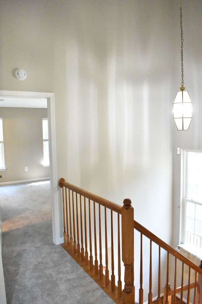 Building Photo - North Stafford End Unit Townhome !!