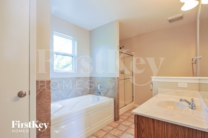 Building Photo - 78 Fawn Oaks Dr