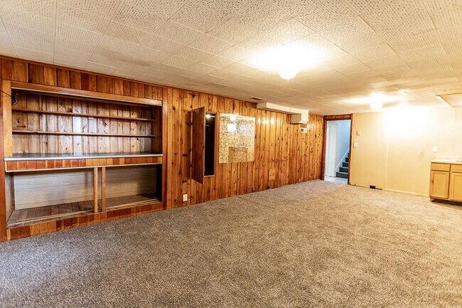 Building Photo - 711 3rd Ave S