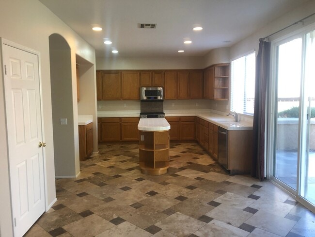 Building Photo - Chardonnay Hills 4 Bedroom