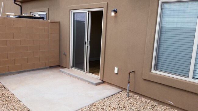 Building Photo - 2528 Manzoni Road