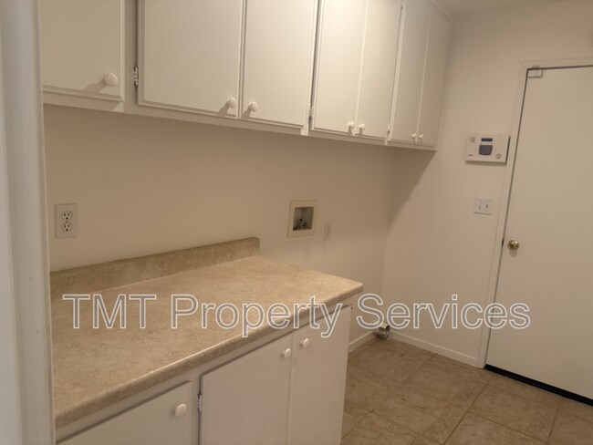 Building Photo - 2742 La Purisima Ave