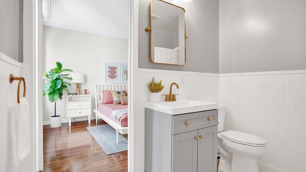 Building Photo - 724 Gramercy Dr