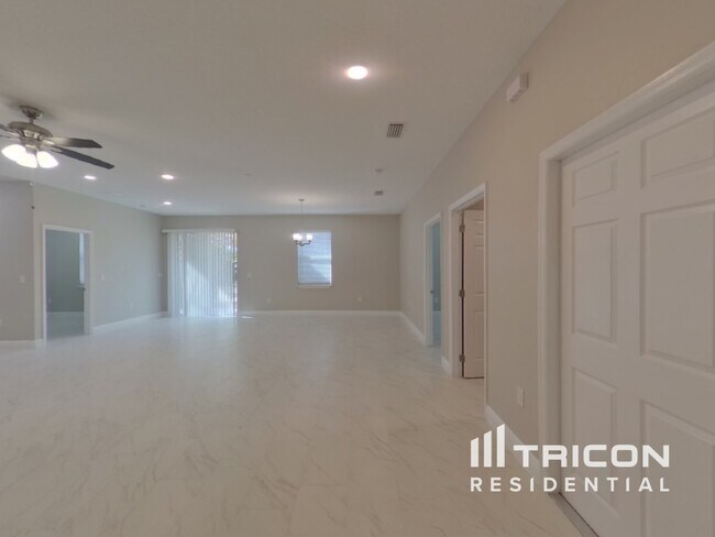 Building Photo - 719 4th Ave N