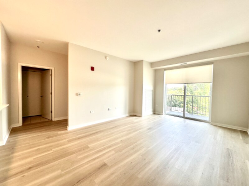 Building Photo - 450 Warrenville Rd
