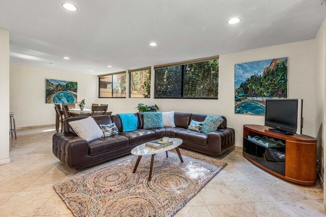 Building Photo - VACATION RENTAL - La Jolla Residence Just Blocks from the Ocean!