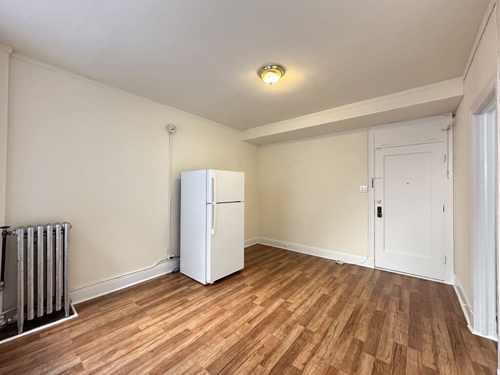Building Photo - 3335 W Diversey Ave