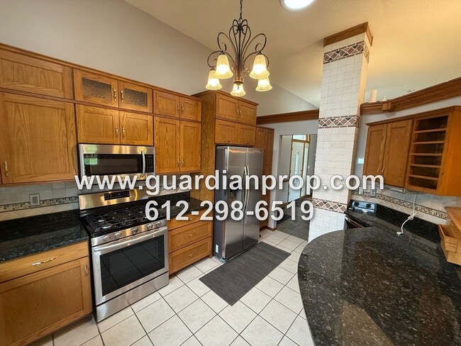 Building Photo - Maplewood House Available Now, Open Floor ...