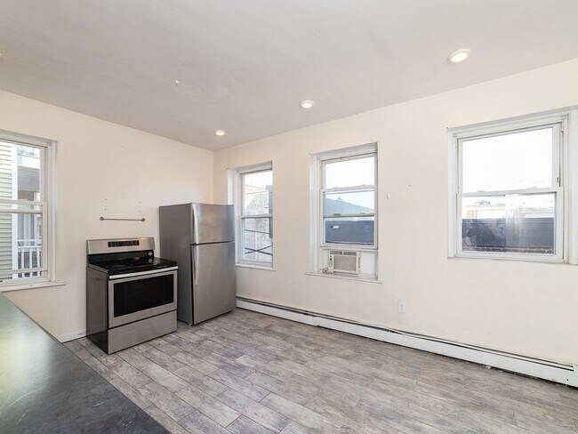 Building Photo - Allston 4 Bed – 1,250 Sq Ft – Heat Included – Top Floor – 9/1